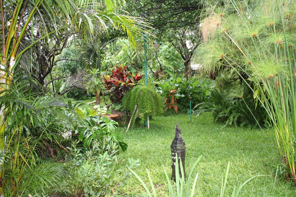 Palmwood Lodge Lusaka Bagian luar foto